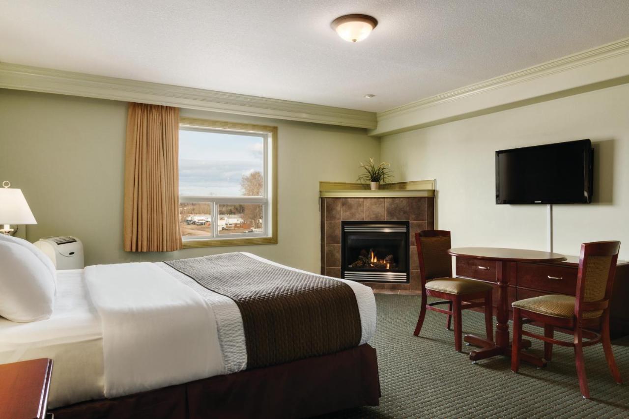 ווייטקורט Quality Inn & Suites מראה חיצוני תמונה