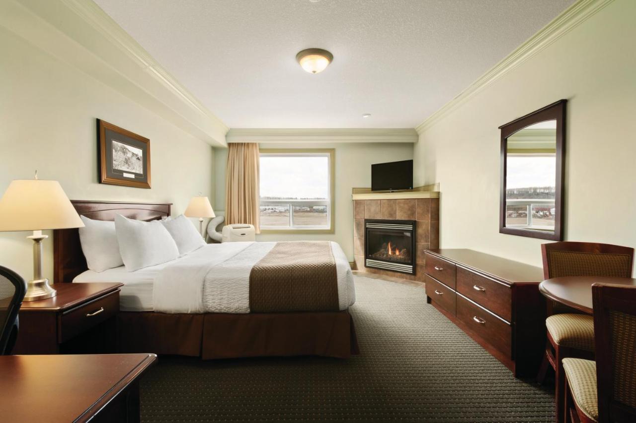ווייטקורט Quality Inn & Suites מראה חיצוני תמונה