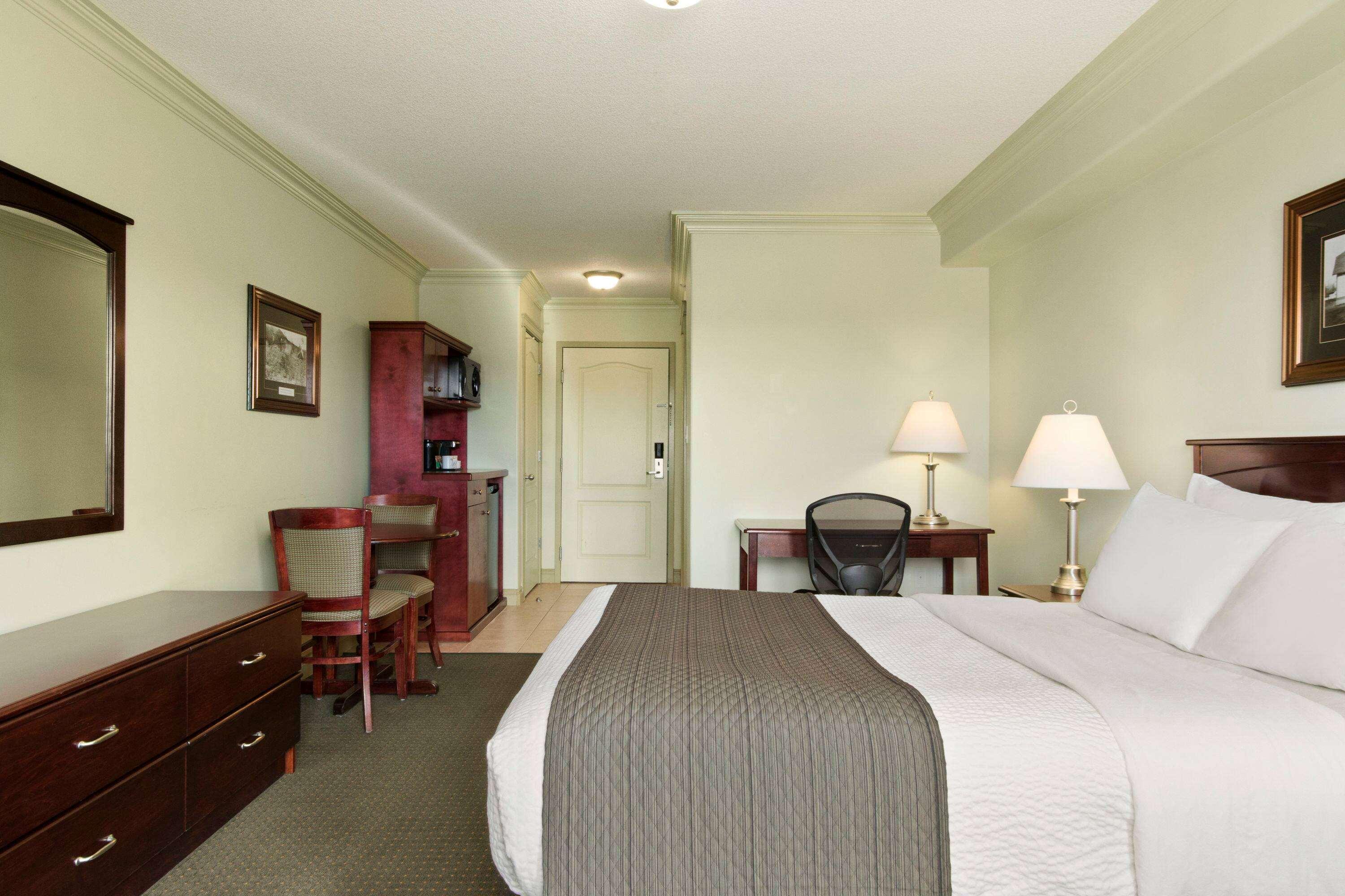 ווייטקורט Quality Inn & Suites מראה חיצוני תמונה