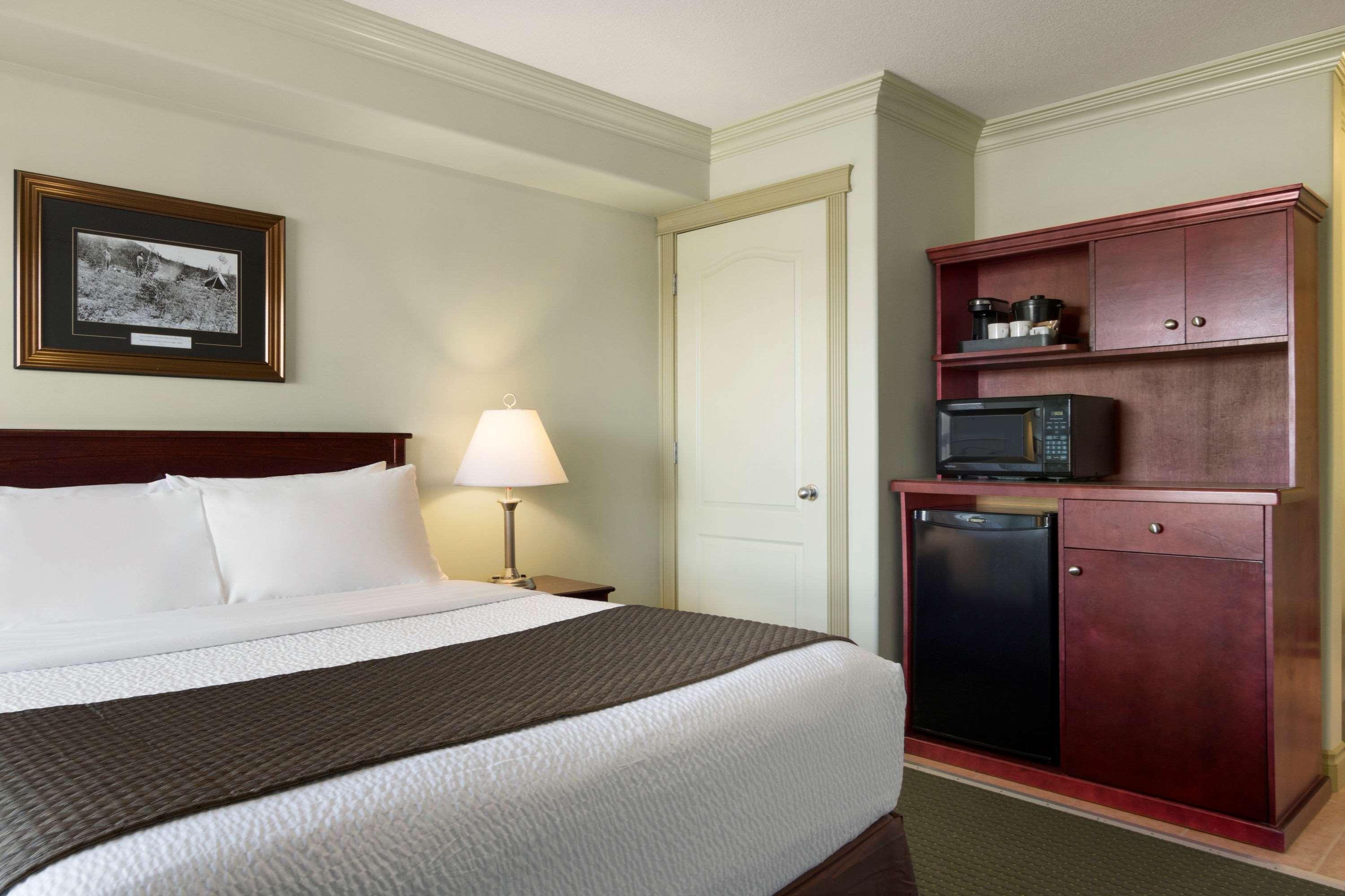 ווייטקורט Quality Inn & Suites מראה חיצוני תמונה