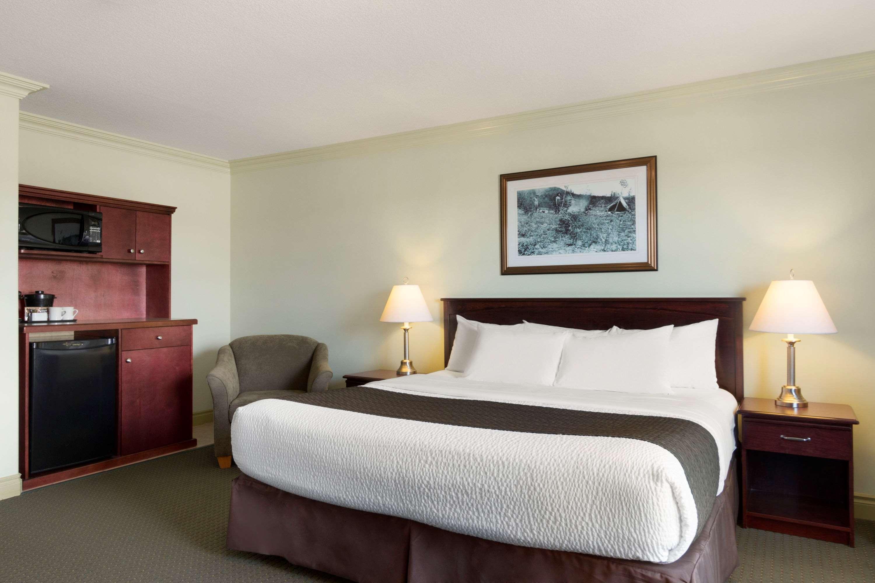 ווייטקורט Quality Inn & Suites מראה חיצוני תמונה
