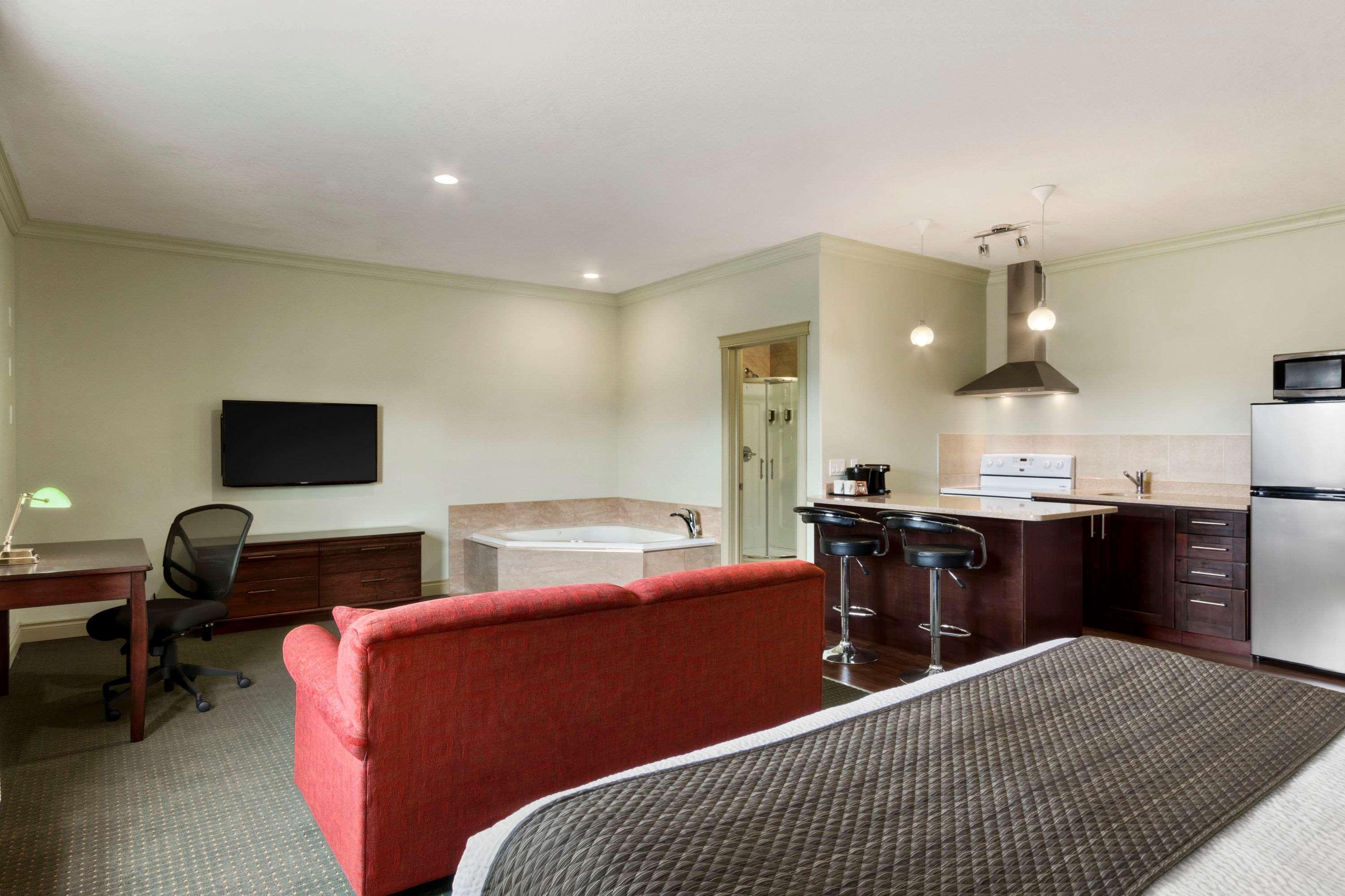 ווייטקורט Quality Inn & Suites מראה חיצוני תמונה