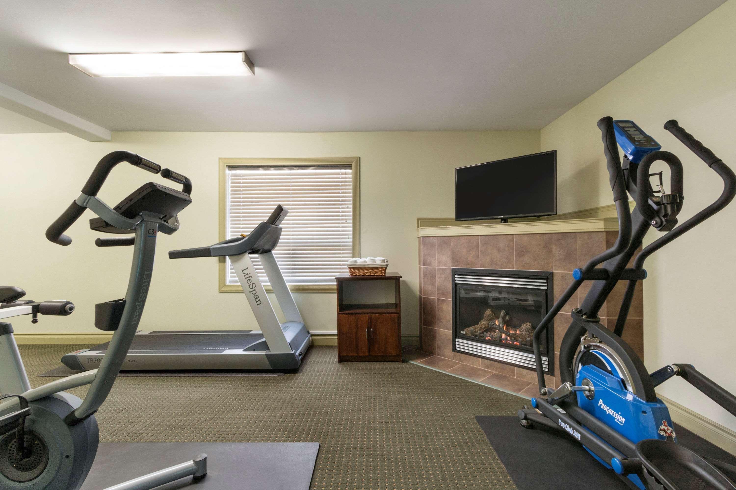 ווייטקורט Quality Inn & Suites מראה חיצוני תמונה