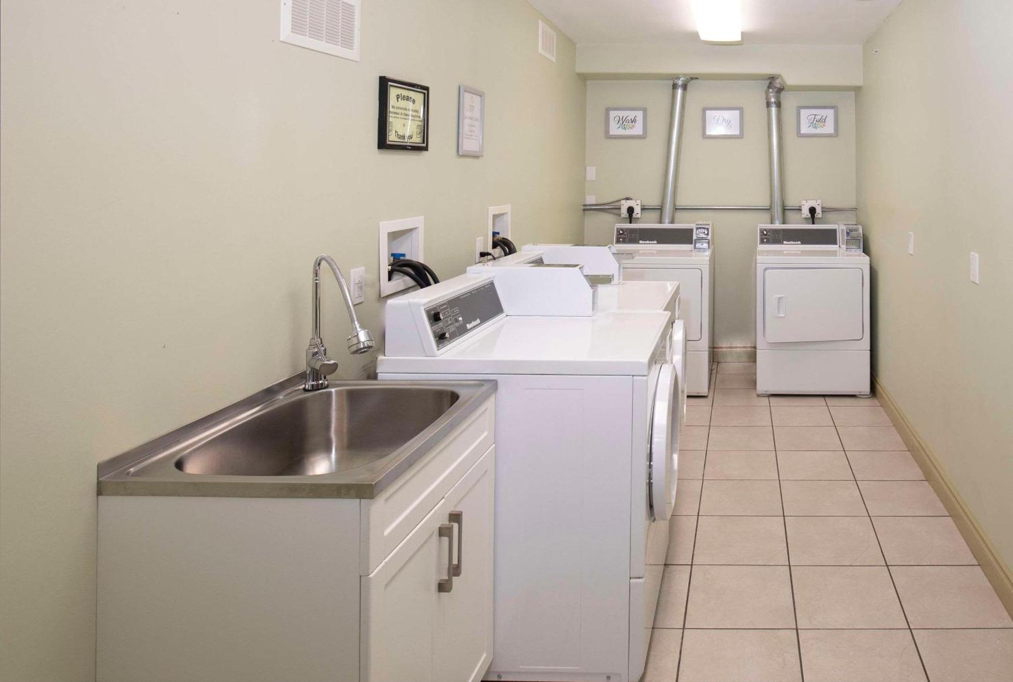 ווייטקורט Quality Inn & Suites מראה חיצוני תמונה