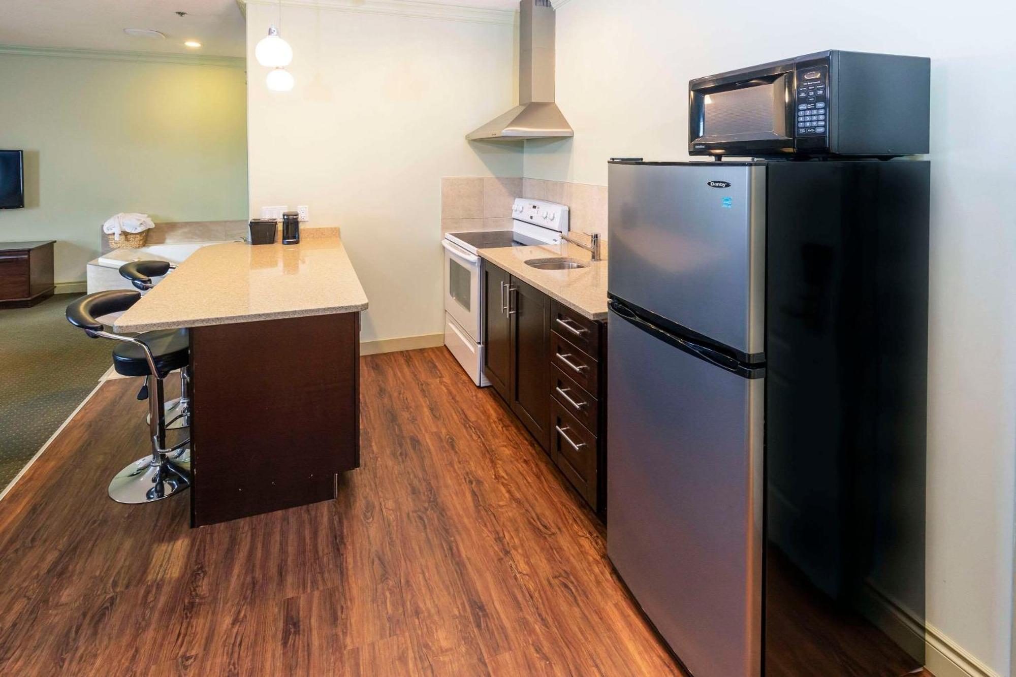 ווייטקורט Quality Inn & Suites מראה חיצוני תמונה