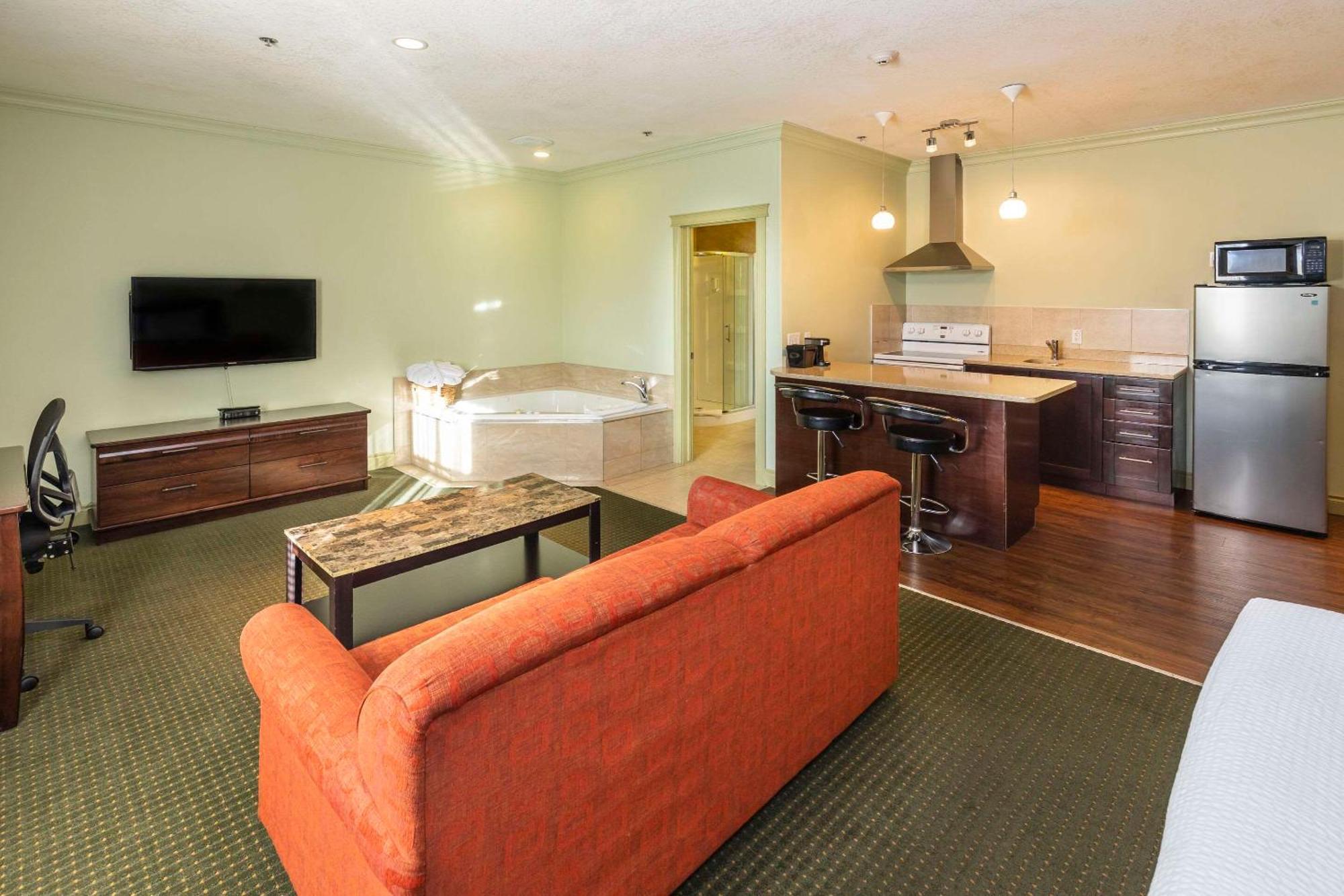 ווייטקורט Quality Inn & Suites מראה חיצוני תמונה