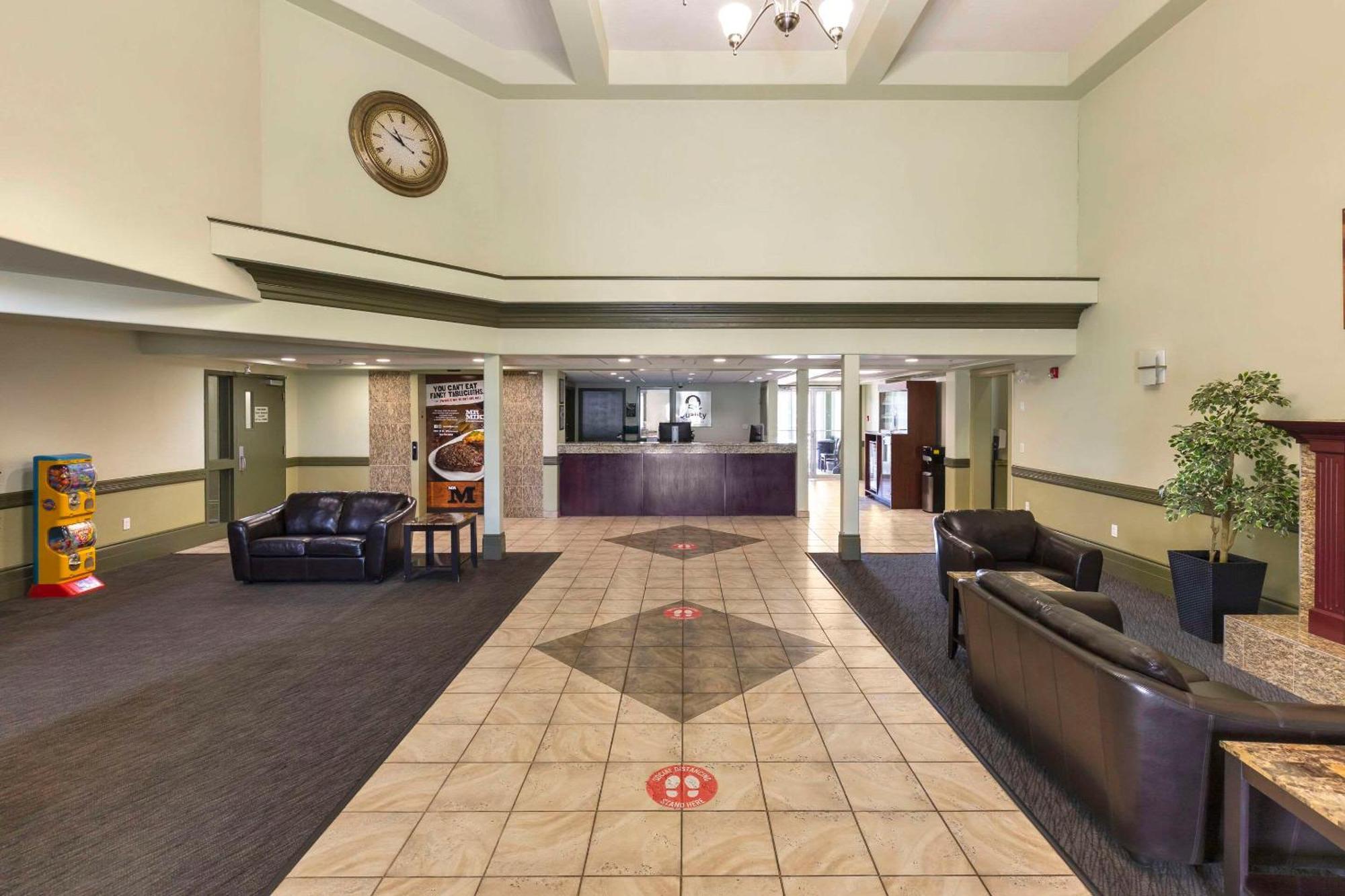 ווייטקורט Quality Inn & Suites מראה חיצוני תמונה