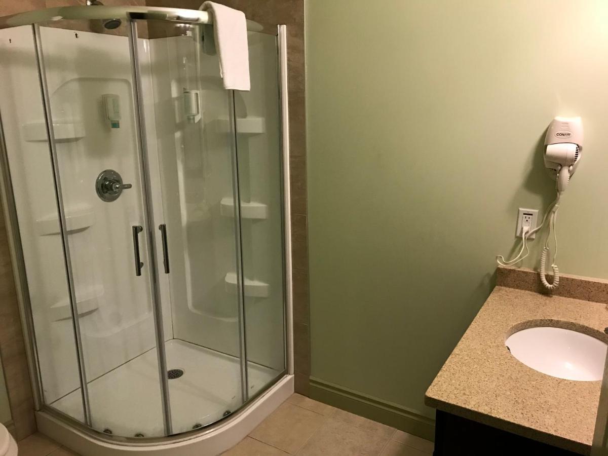 ווייטקורט Quality Inn & Suites מראה חיצוני תמונה